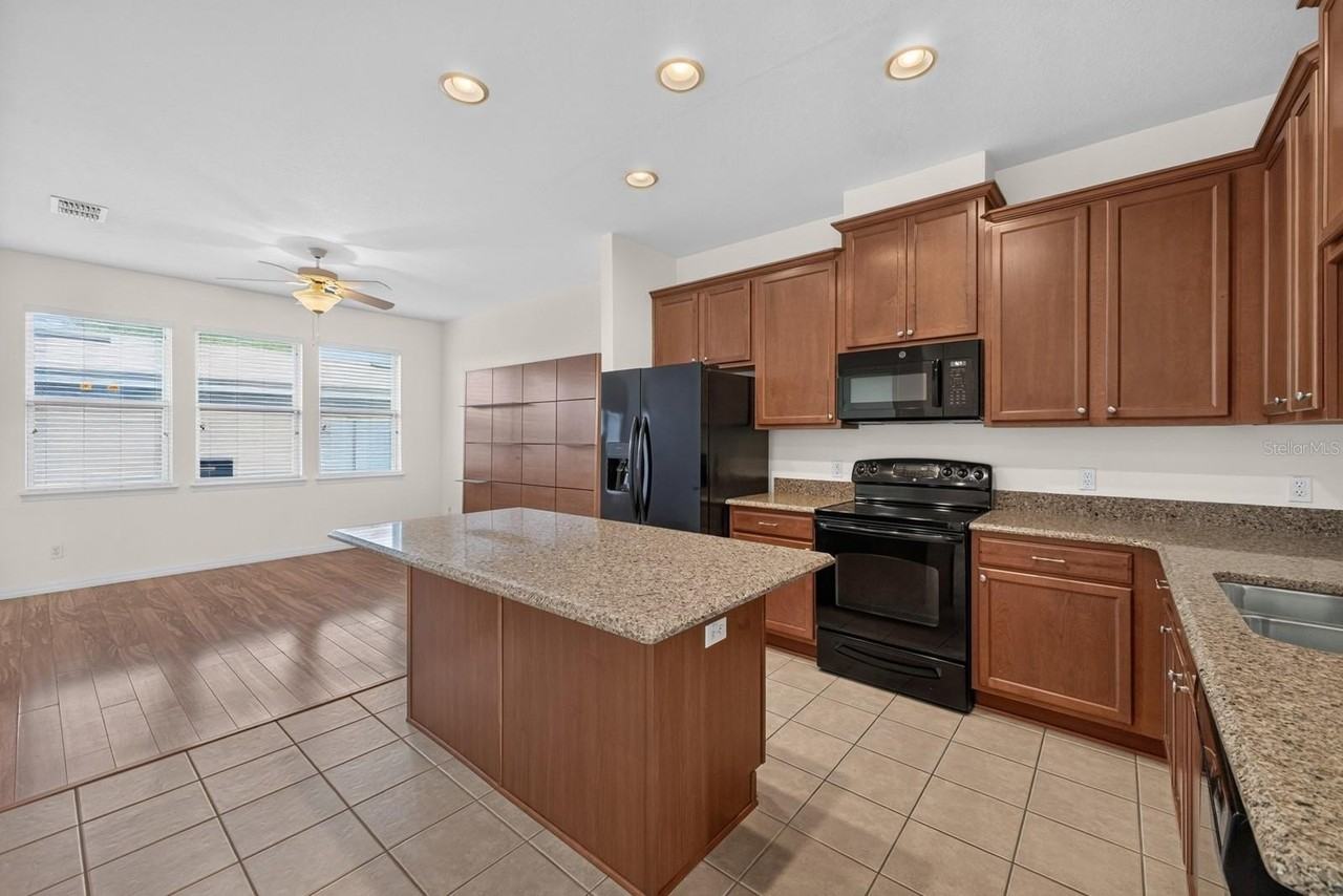 7516 Bentonshire Ave - Photo 4 of 18