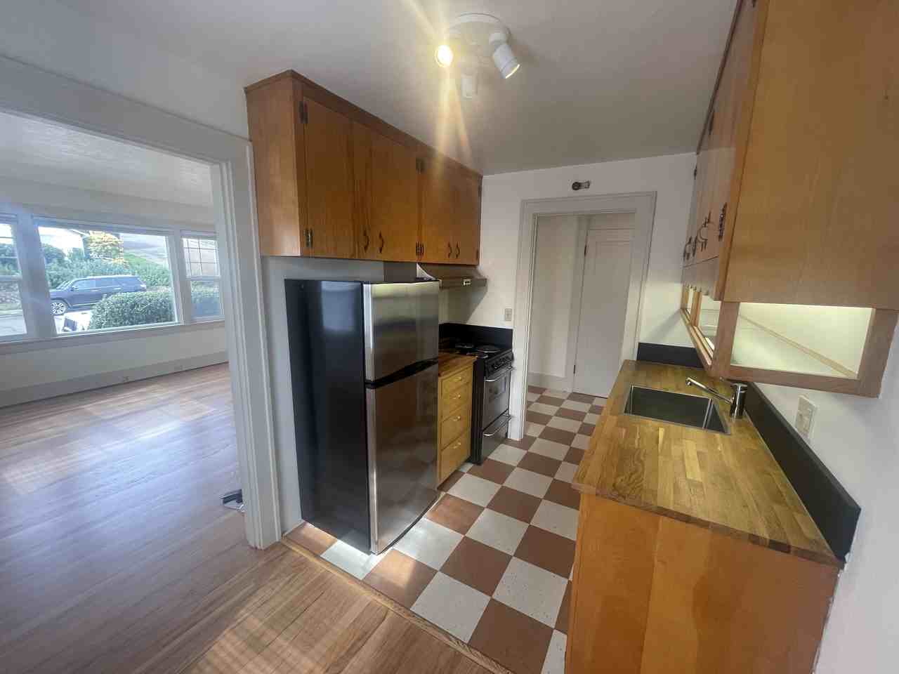 934 Ne 5th Ave #2 - Photo 5 of 10