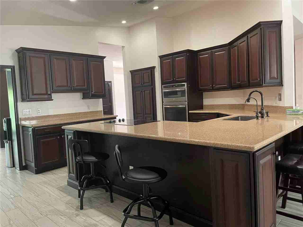 1858 N Prairie Dunes Ct - Photo 4 of 20