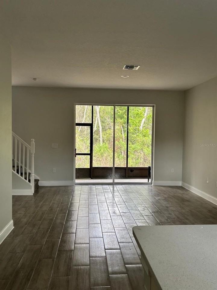 427 Madison Cir - Photo 3 of 22