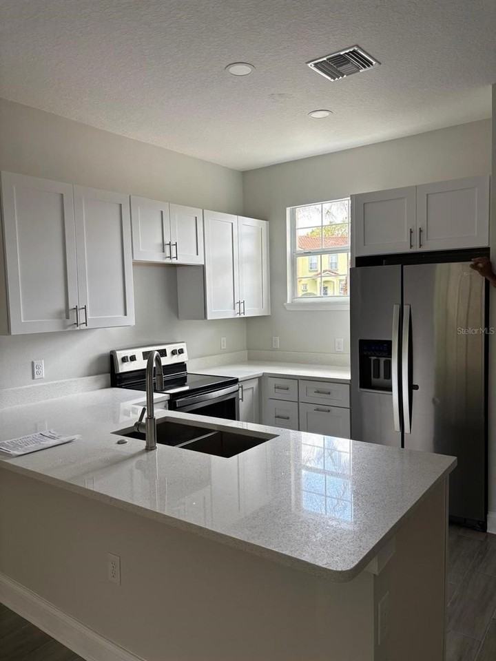 427 Madison Cir - Photo 4 of 22