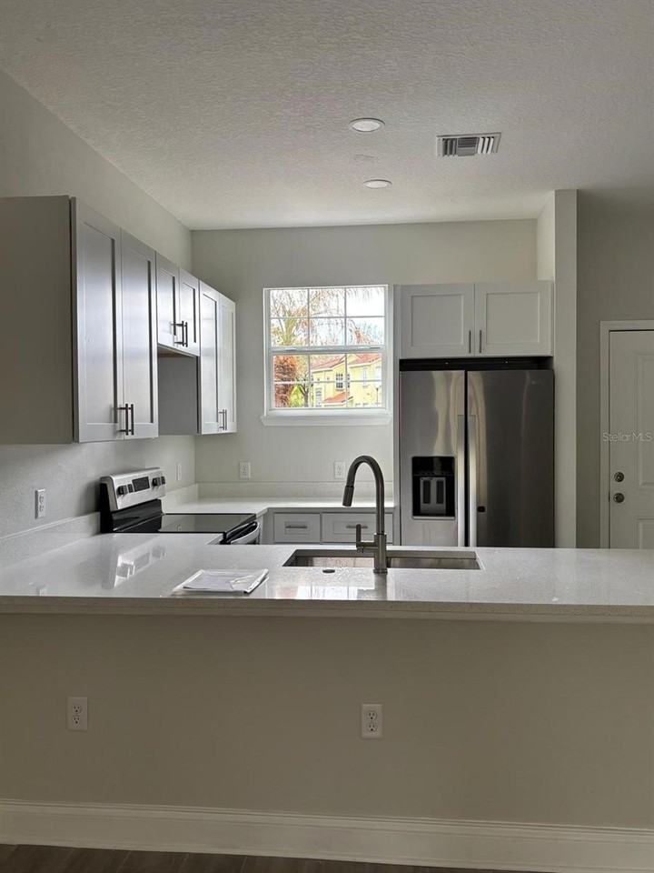 427 Madison Cir - Photo 5 of 22