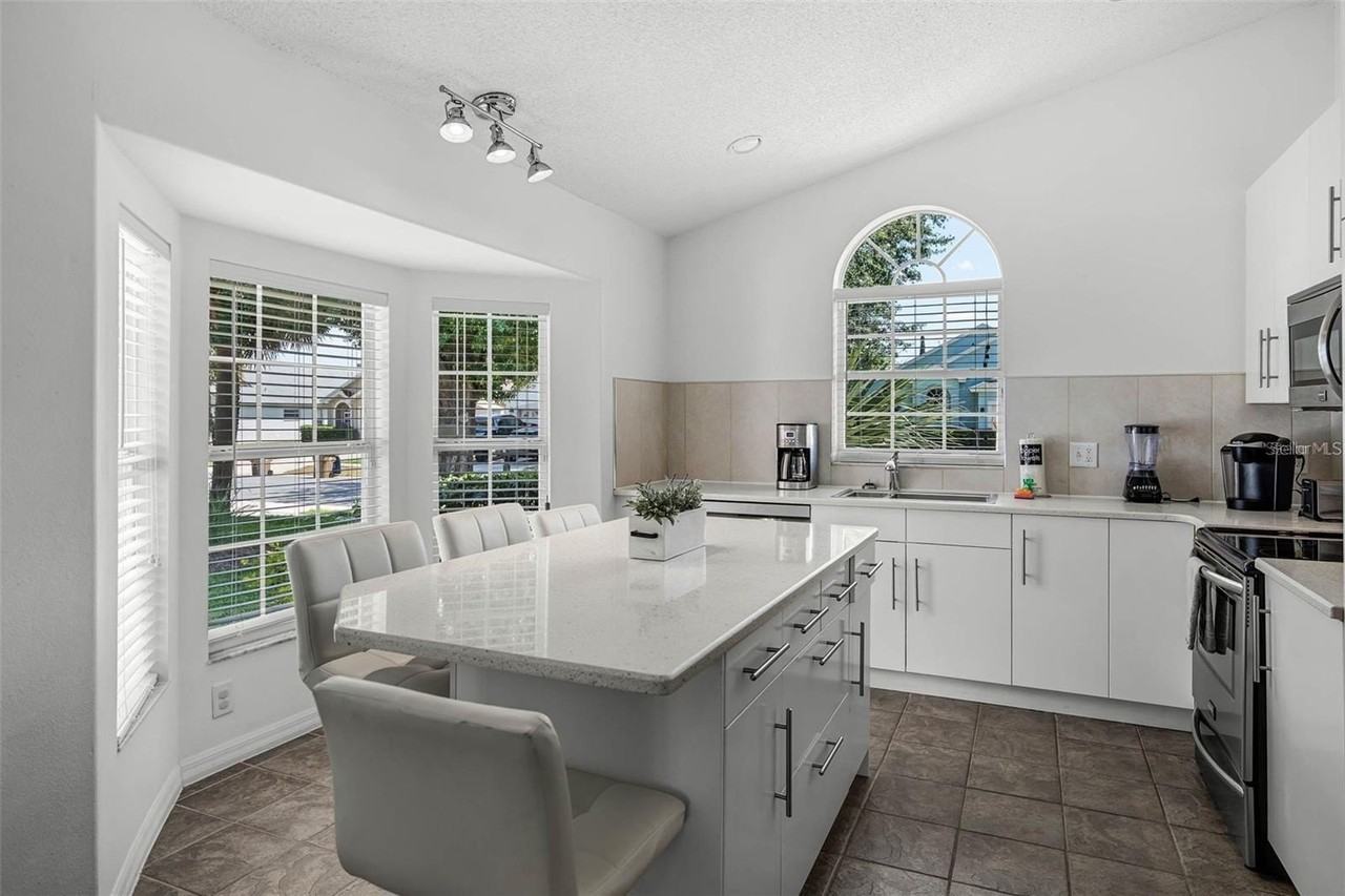 8065 Indian Creek Blvd - Photo 2 of 11