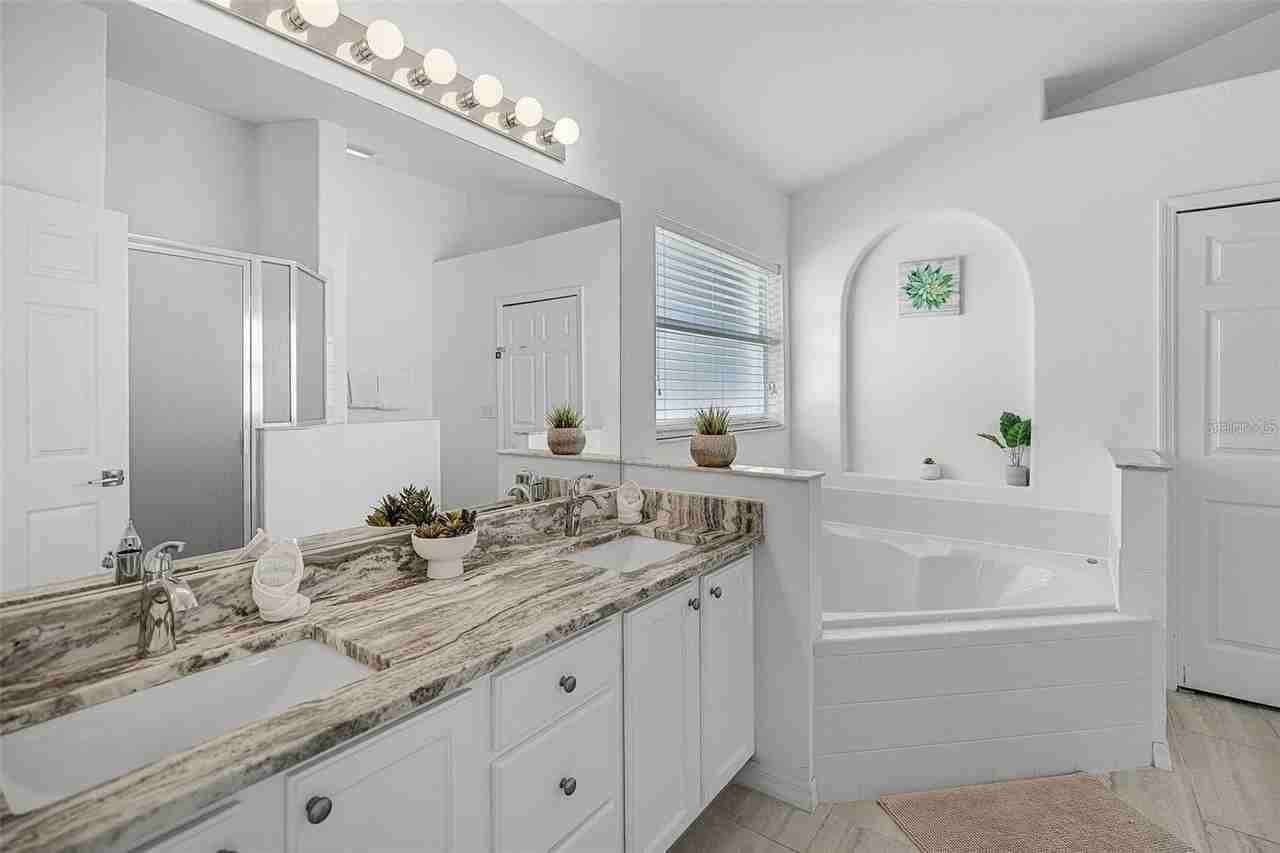 8065 Indian Creek Blvd - Photo 6 of 11