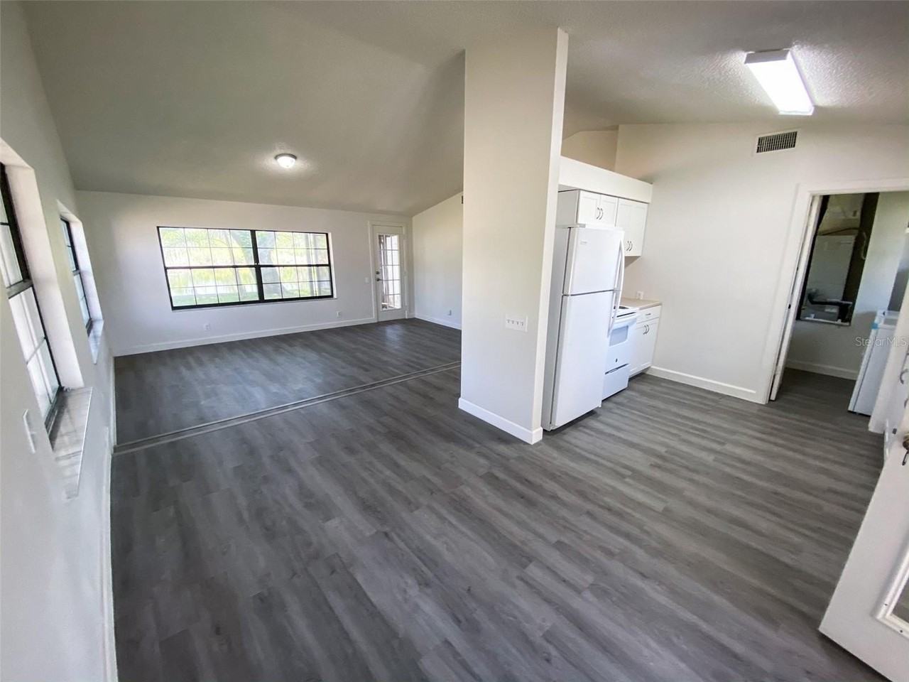 28046 Lois Dr - Photo 5 of 14