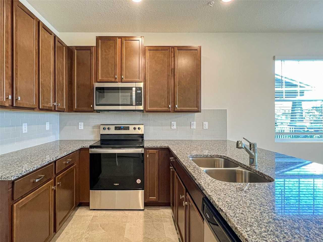 10227 Highline Crest St - Photo 3 of 27