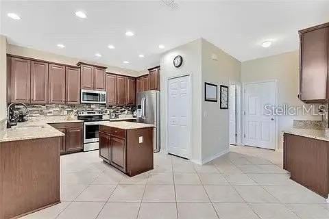 589 Blue Cypress Dr - Photo 3 of 9