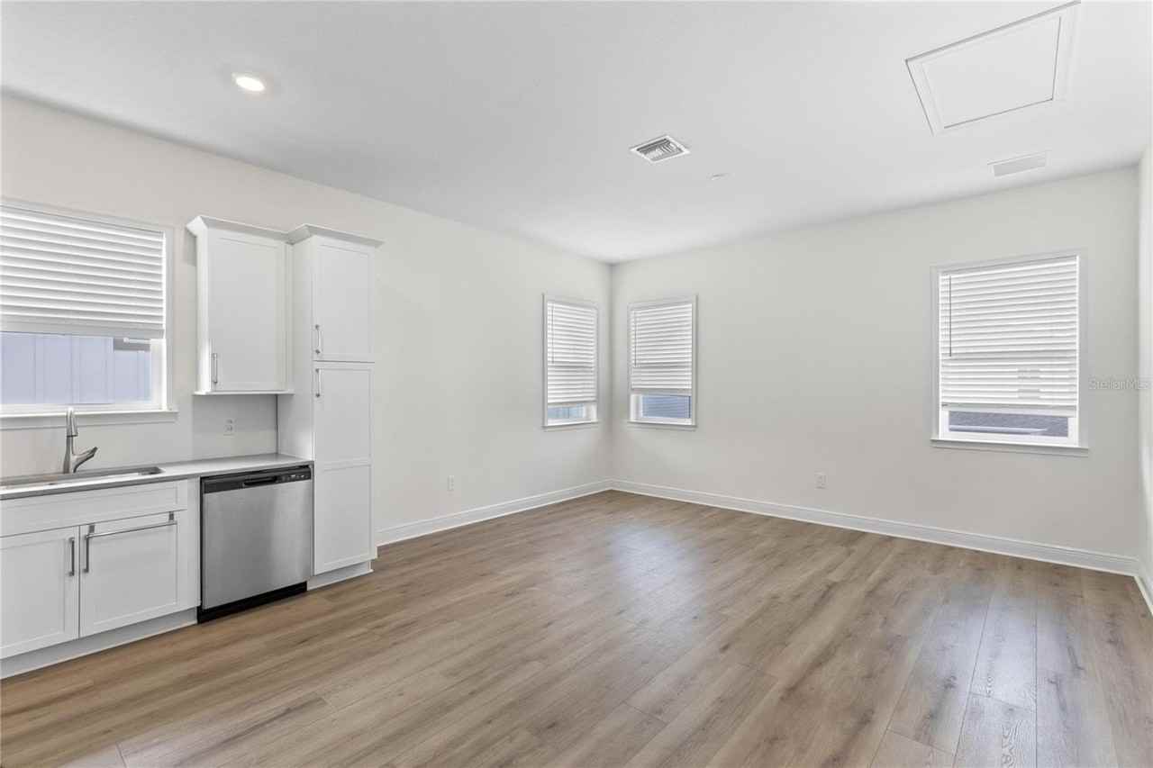 10206 Medawar St #B - Photo 4 of 20
