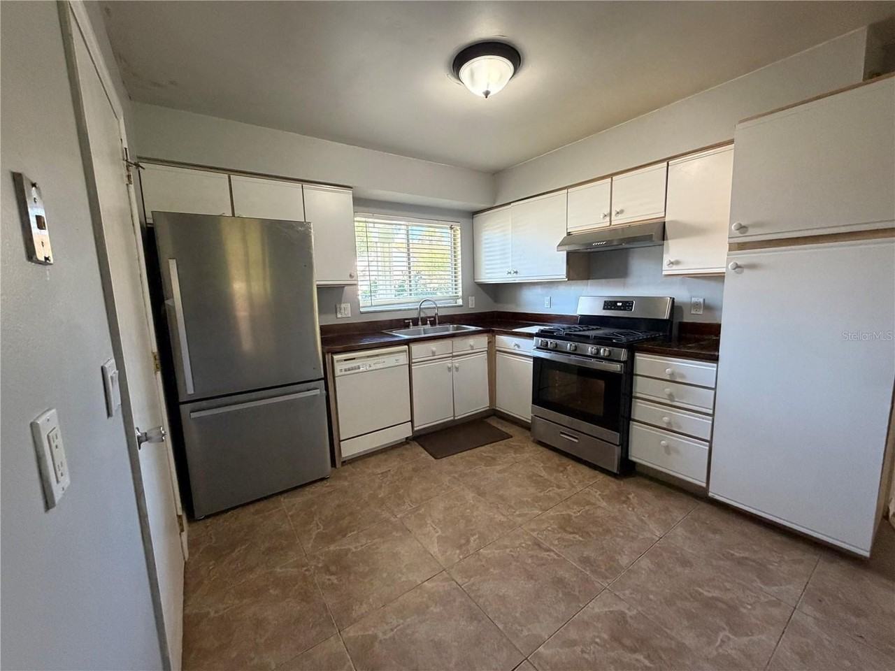 10626 Watertown Ct - Photo 5 of 14