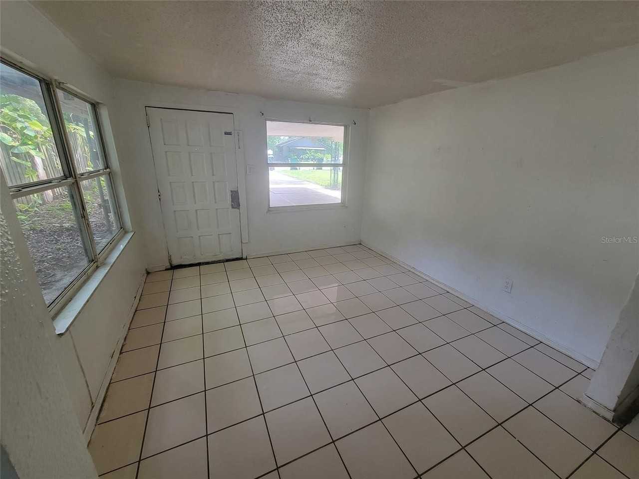 731 23rd St #3 - Photo 5 of 18