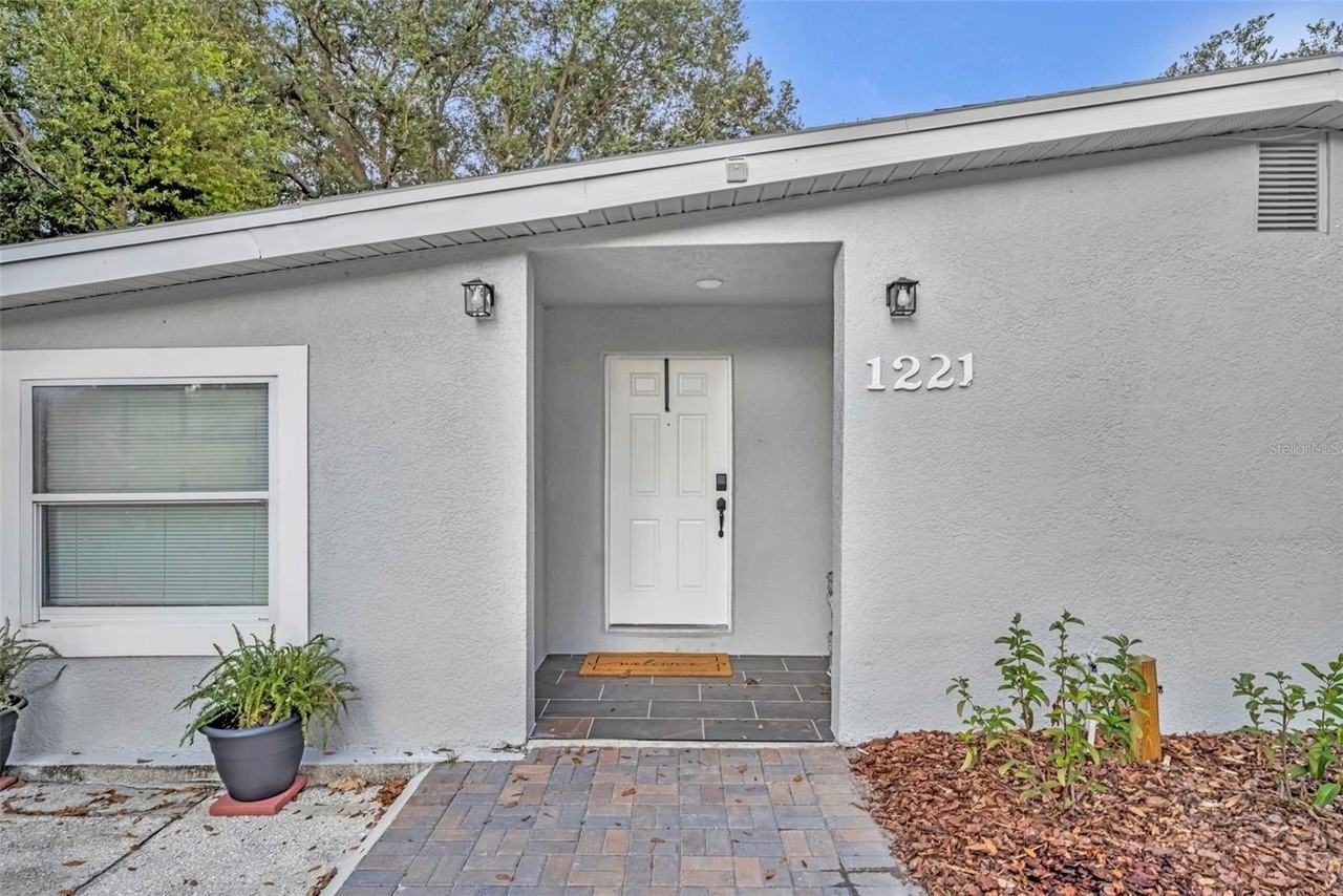 1221 Elinore Dr - Photo 3 of 26