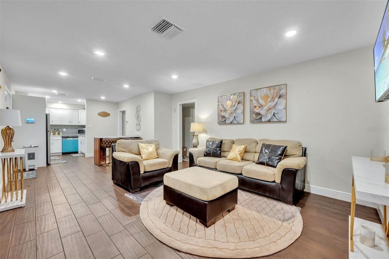 1221 Elinore Dr - Photo 4 of 26