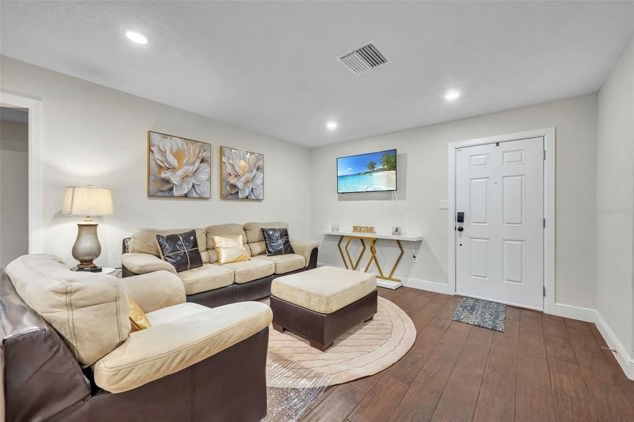 1221 Elinore Dr - Photo 5 of 26