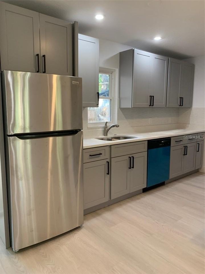 183 E Grand Bend Ave - Photo 4 of 10