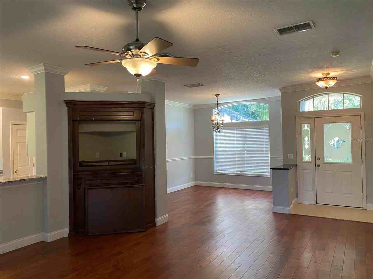 460 Pickfair Ter - Photo 3 of 16