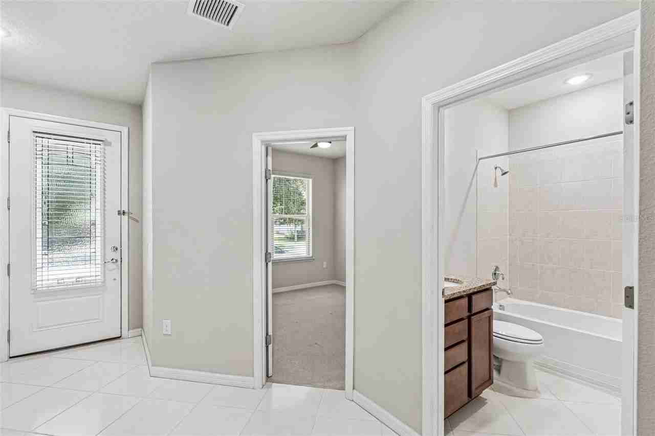 7260 Duxbury Ln - Photo 7 of 32