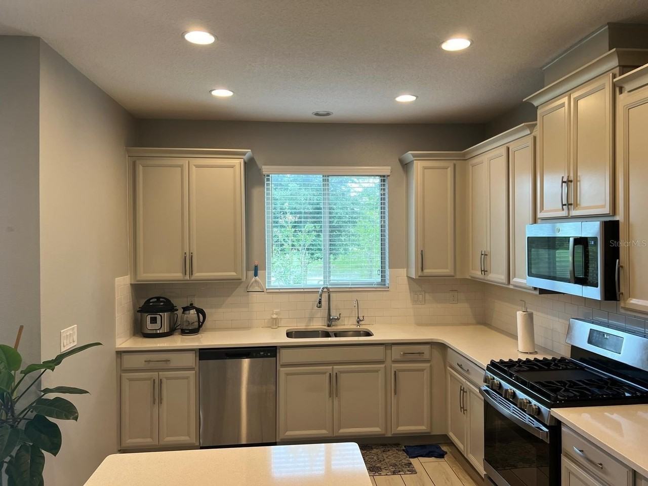 393 Evertree Loop - Photo 4 of 35