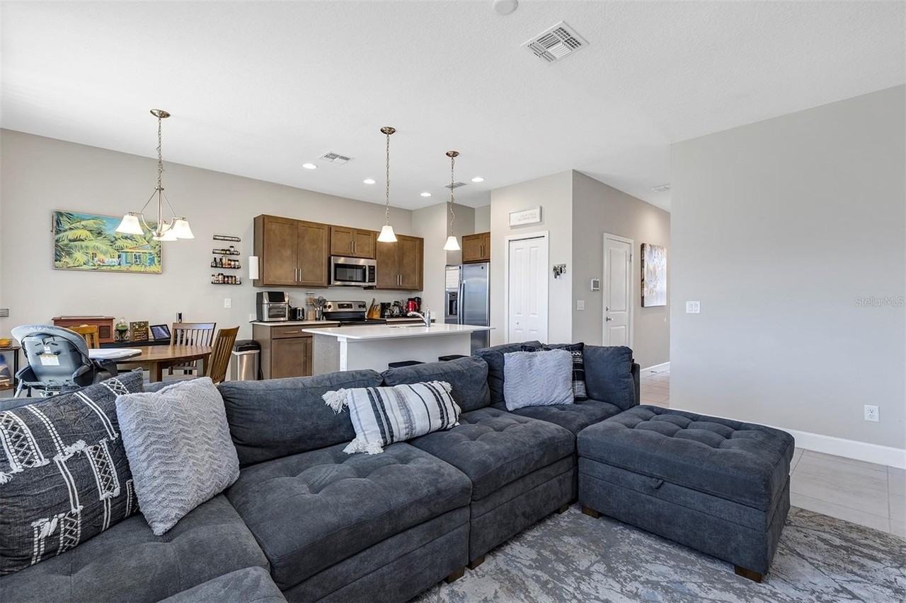 1401 Captiva Cv #23 - Photo 6 of 44