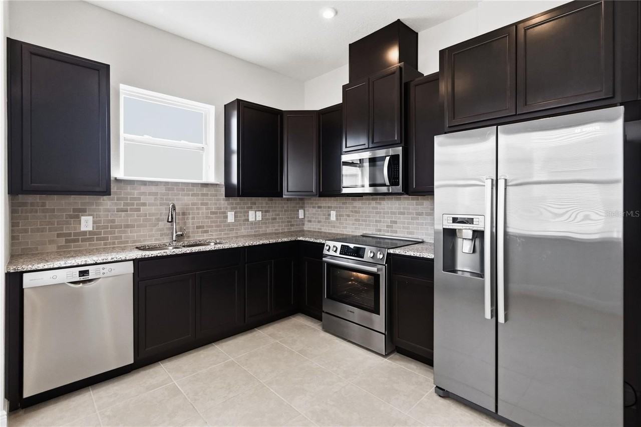13030 Stoddart Ave - Photo 7 of 27