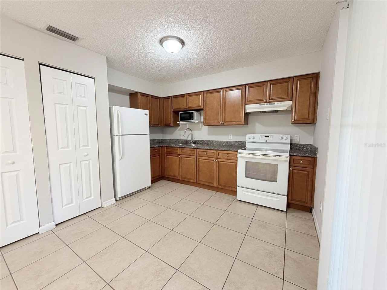 330 Dogwood Ave - Photo 3 of 18