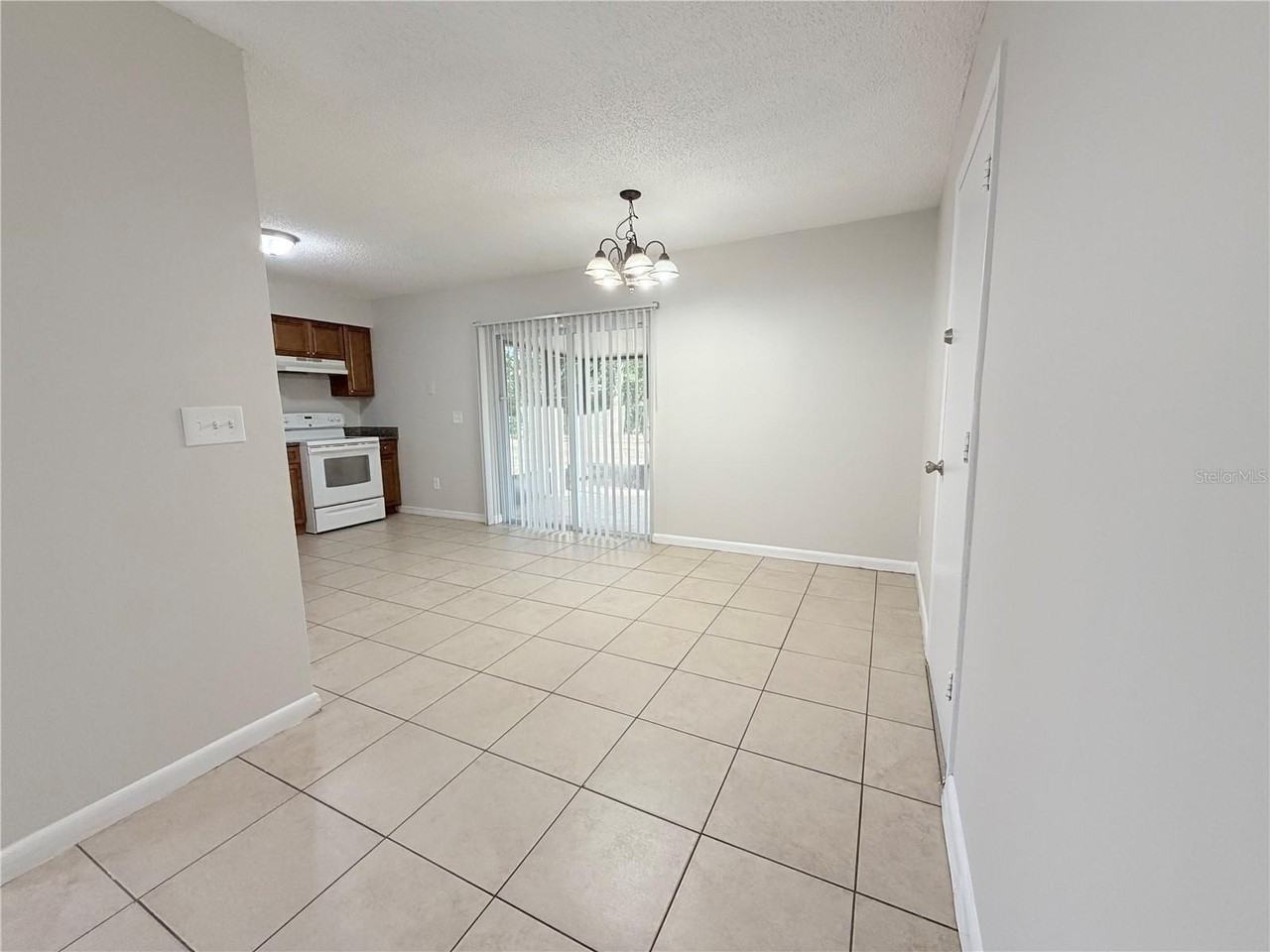 330 Dogwood Ave - Photo 4 of 18