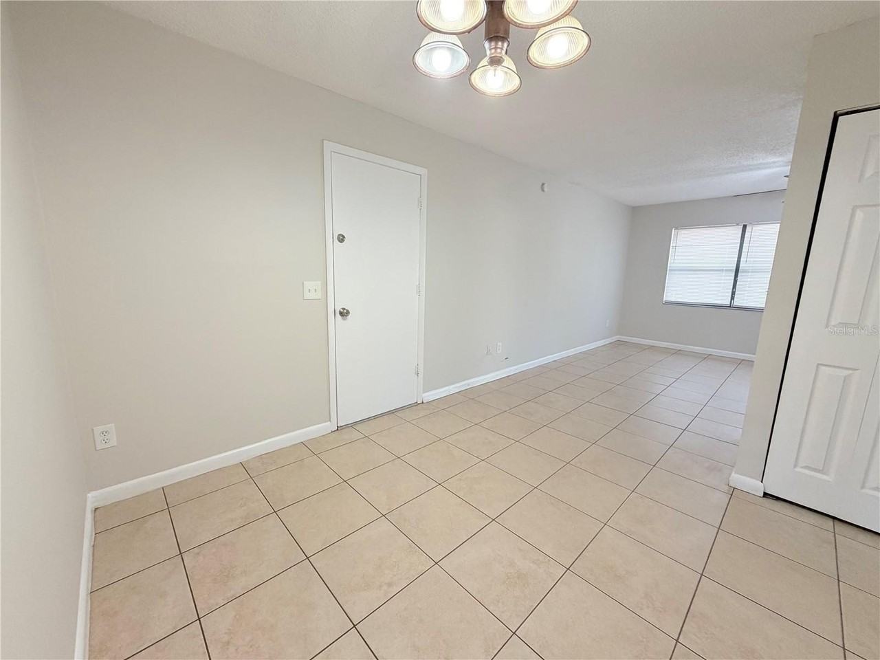 330 Dogwood Ave - Photo 5 of 18