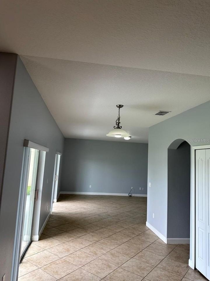 1900 Thetford Cir - Photo 3 of 19