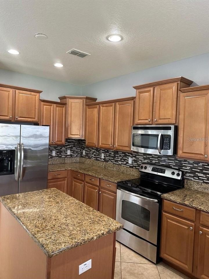 1900 Thetford Cir - Photo 4 of 19
