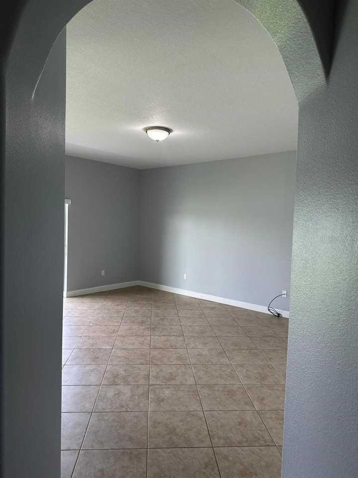 1900 Thetford Cir - Photo 6 of 19