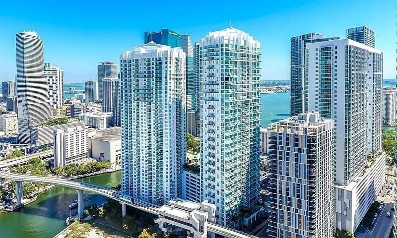 31 Se 5th St #305