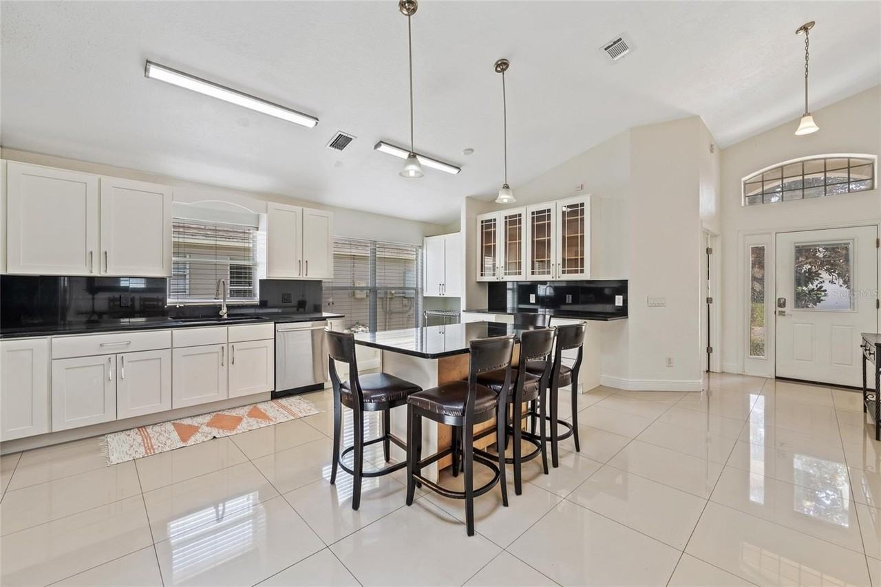 7827 Myrtle Oak Ln - Photo 6 of 22