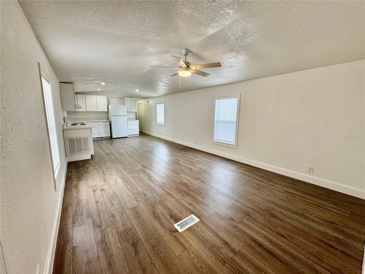 112 Laureti Ln - Photo 3 of 10