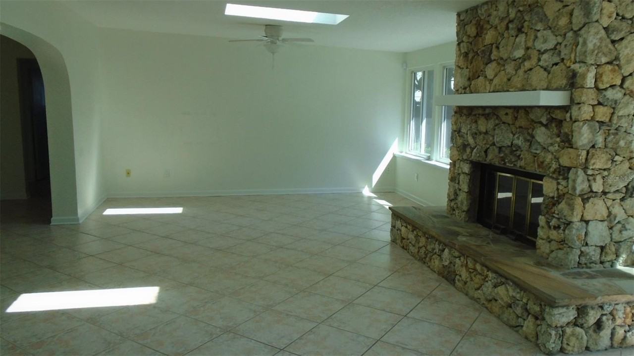 420 Arapaho Trl - Photo 4 of 15