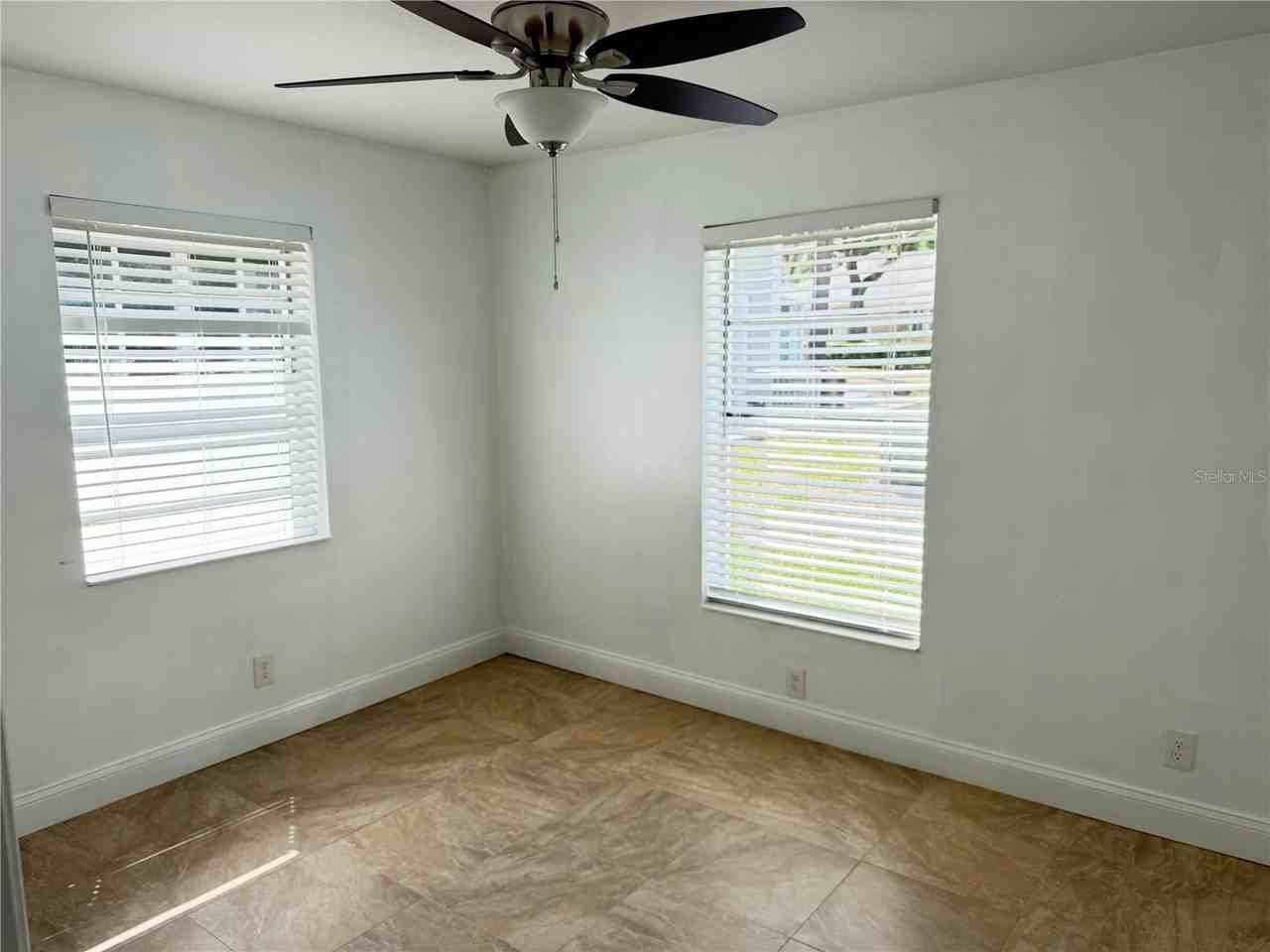 2564 Se 15th Ave #H - Photo 4 of 10