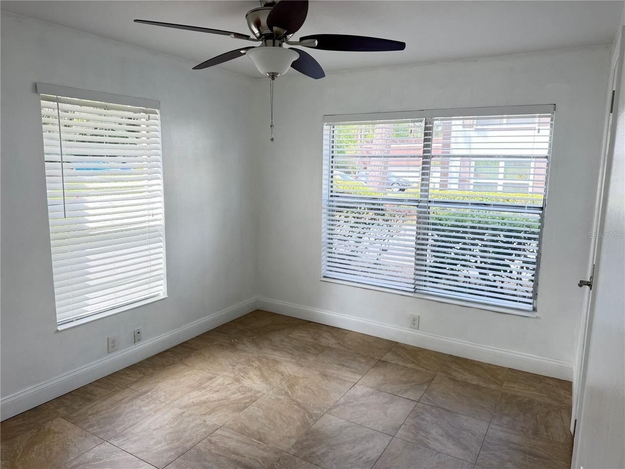 2564 Se 15th Ave #H - Photo 5 of 10
