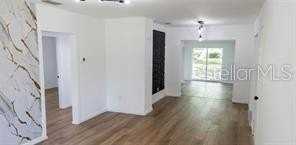 1152 Ne 9th St - Photo 3 of 14