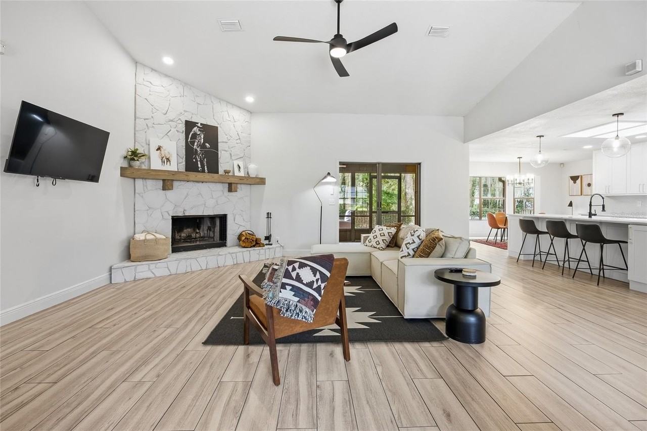 8274 Nw 47th St - Photo 2 of 32