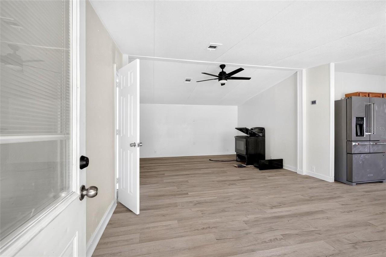 6766 Ne 1st Pl - Photo 4 of 31