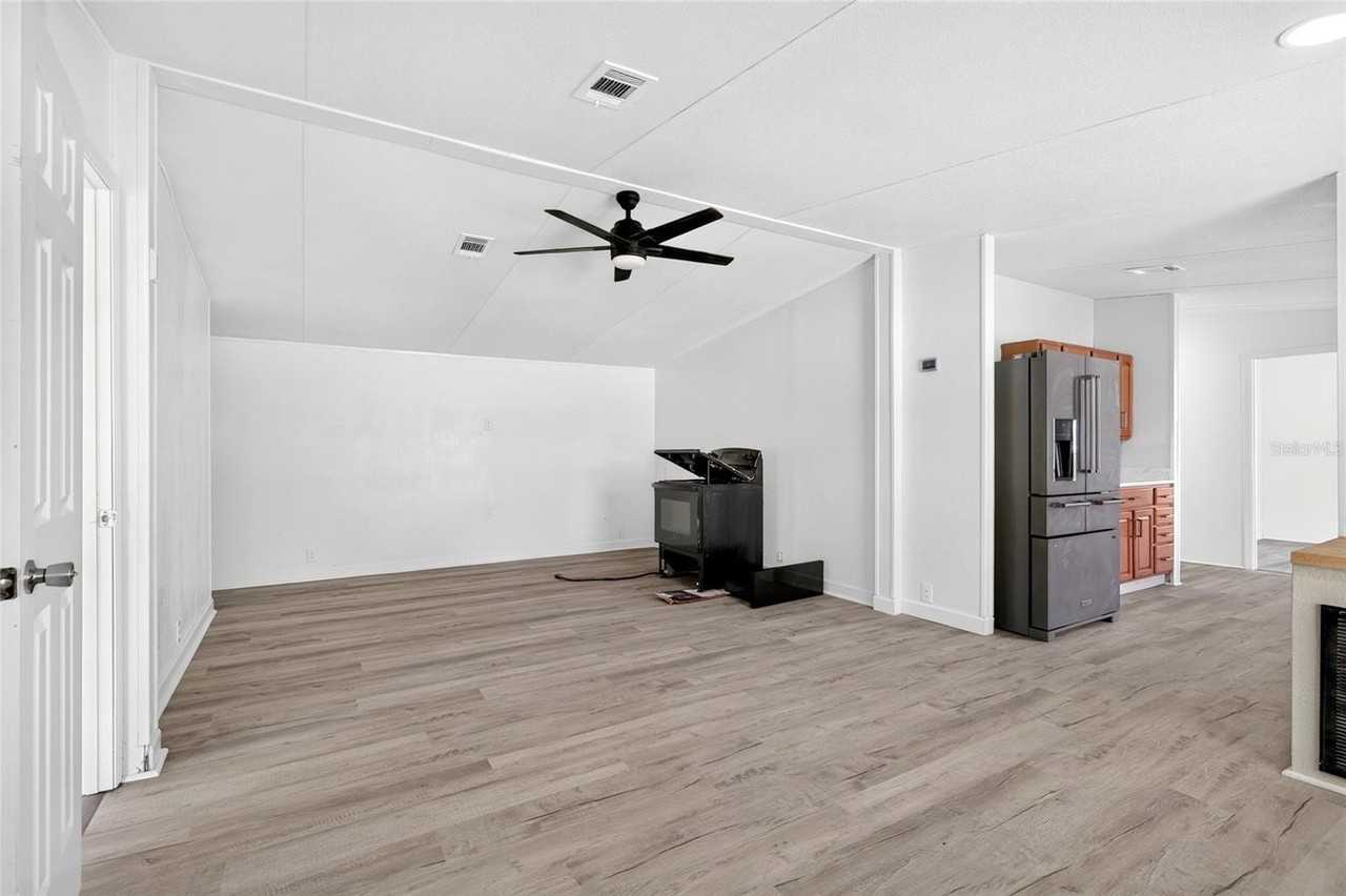6766 Ne 1st Pl - Photo 5 of 31
