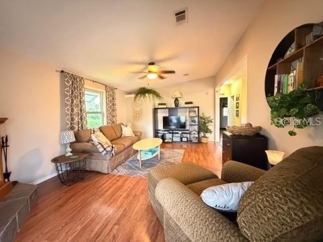 1215 Panama Pl - Photo 5 of 28