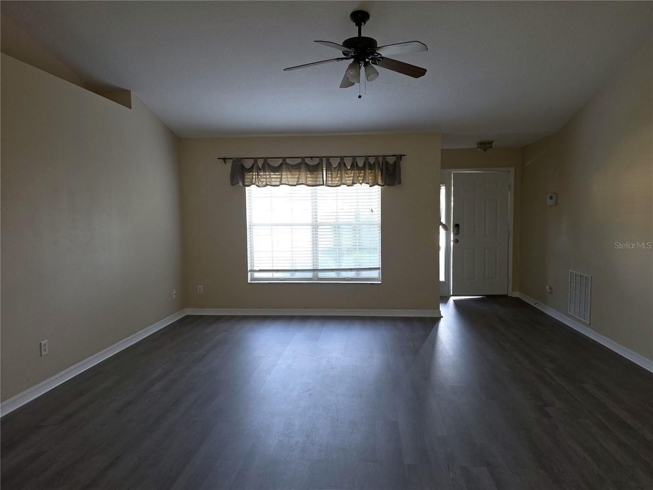 1750 Ne 40th St - Photo 3 of 29