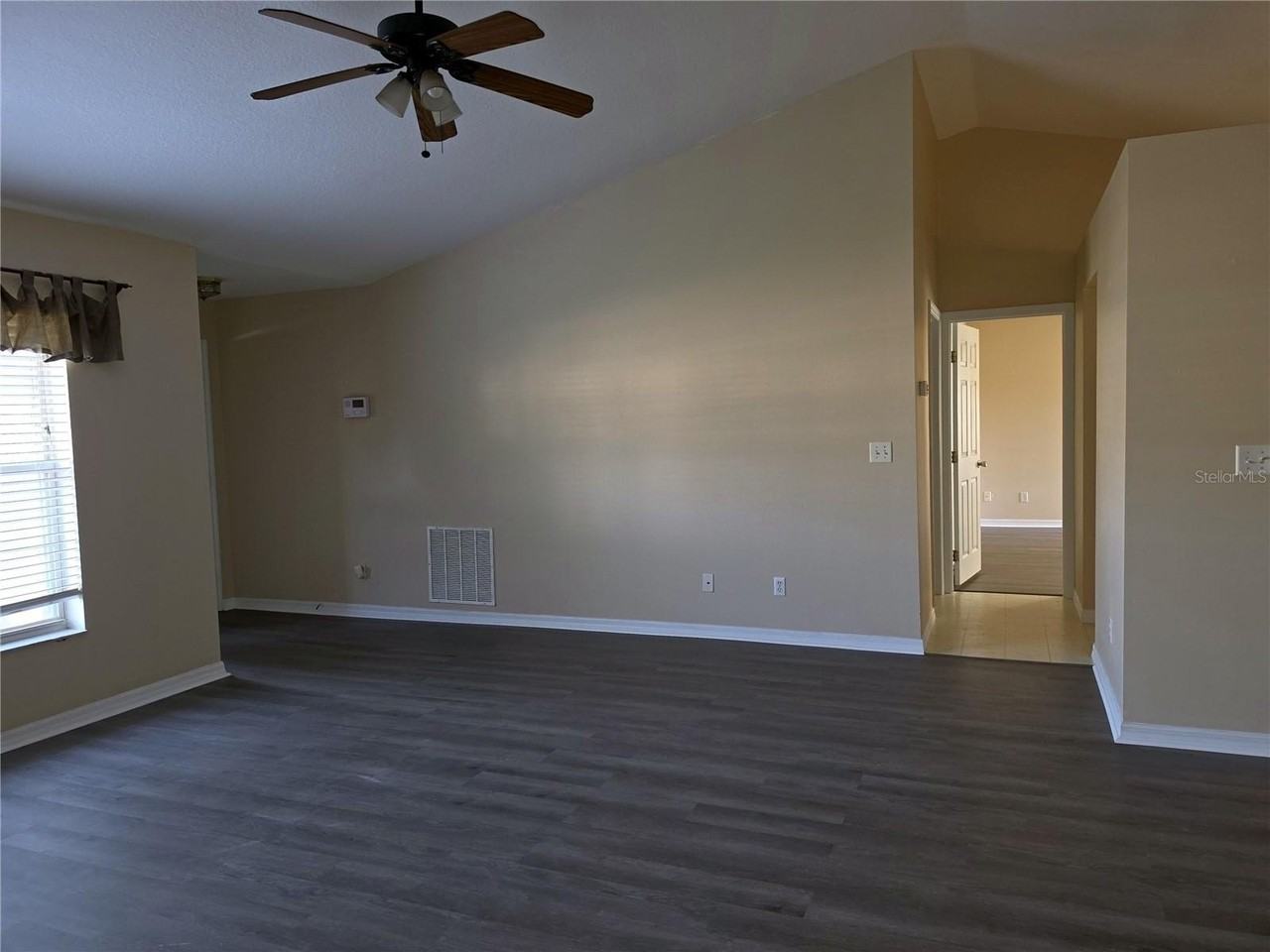 1750 Ne 40th St - Photo 4 of 29