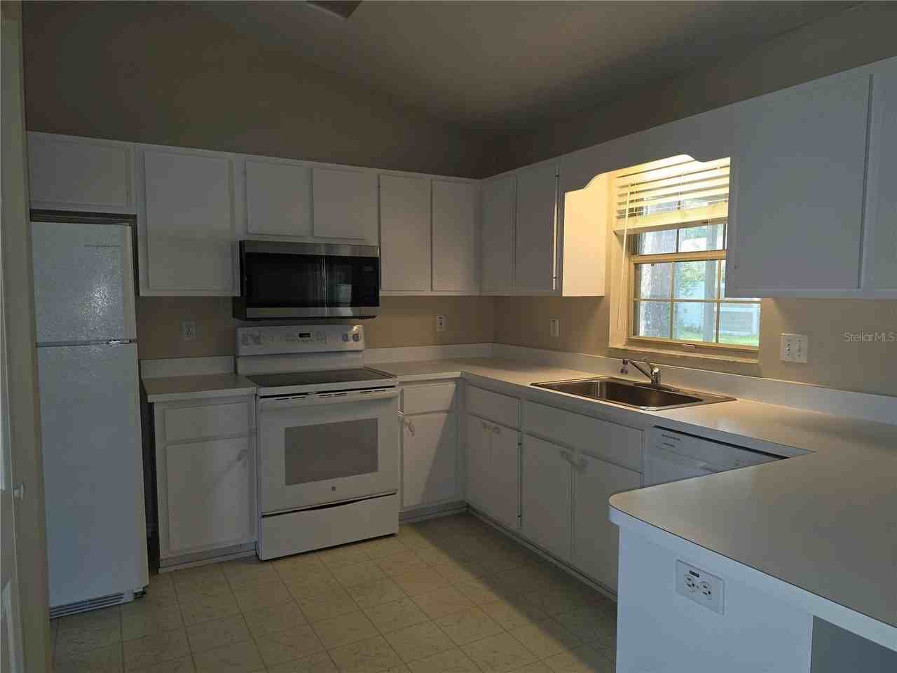 1750 Ne 40th St - Photo 5 of 29
