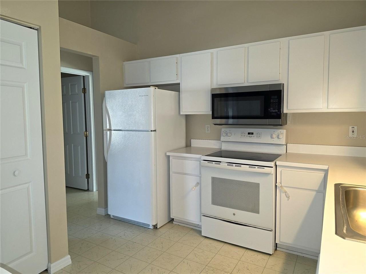 1750 Ne 40th St - Photo 7 of 29
