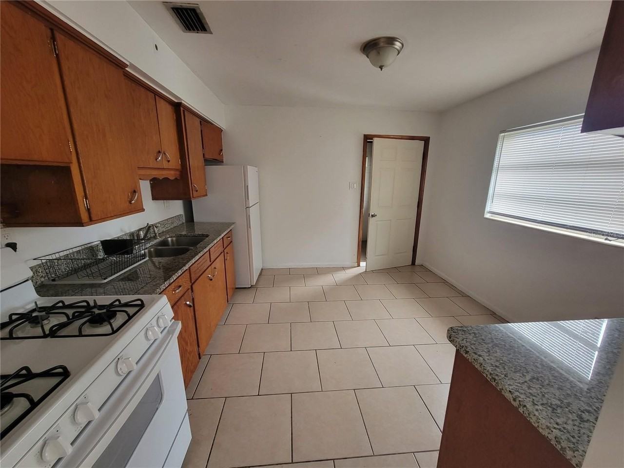 5939 Se Holly Rd - Photo 3 of 4