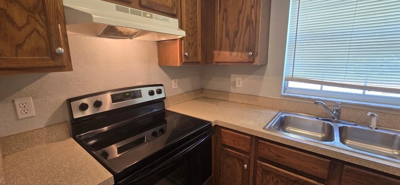 2605 Ne 22nd Ave - Photo 5 of 10