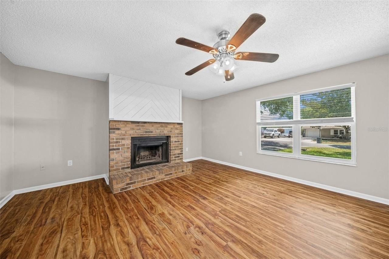 1820 Se 57th Ave - Photo 3 of 22
