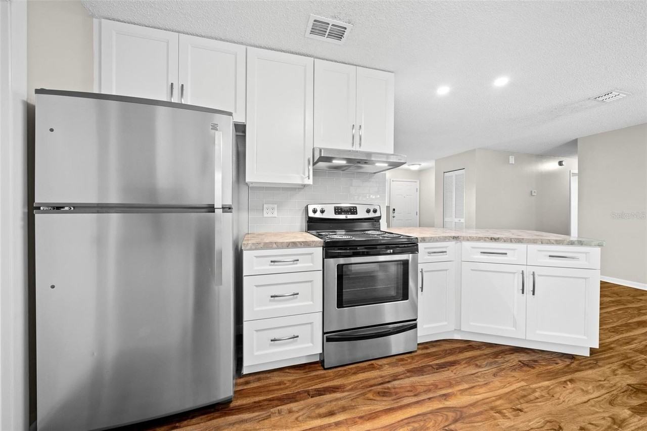 1820 Se 57th Ave - Photo 6 of 22