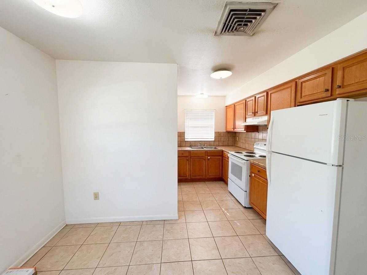 1240 Josephine St - Photo 5 of 10