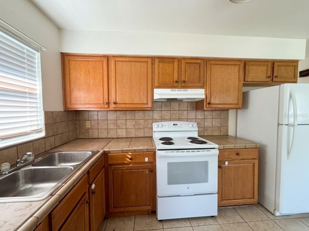 1240 Josephine St - Photo 6 of 10